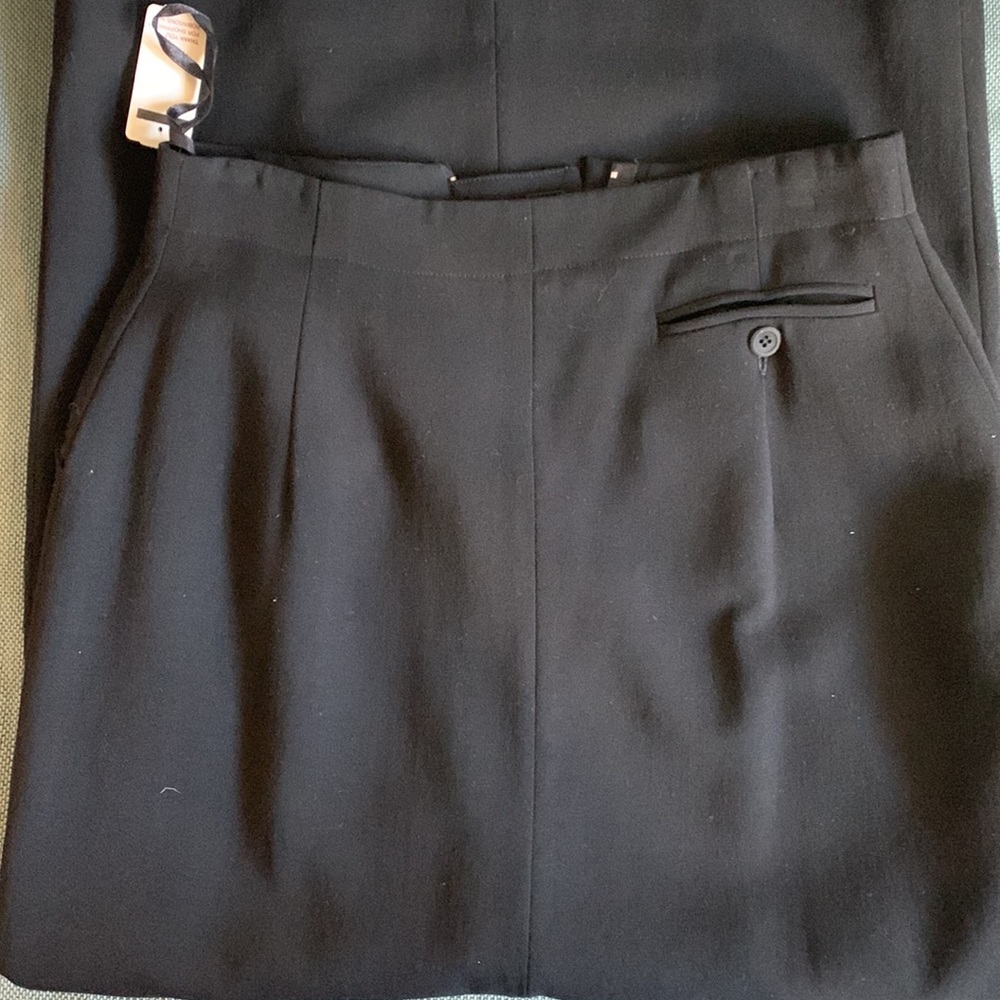 Classic wool skirt 36in long 19in wide - Picture 12 of 13